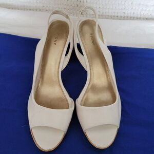 Fioni Sandals 7 1/2 Classic White Open toe strappy 4" high heels cork unworn EUC